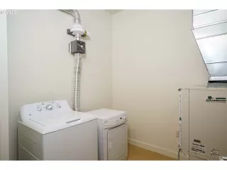 Photo #6: 20508098 Listing