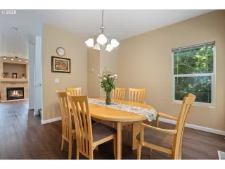 Photo #4: 20508233 Listing