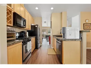 Photo #5: 20508233 Listing