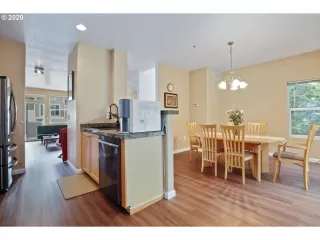 Photo #6: 20508233 Listing