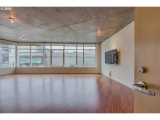 Photo #4: 20508602 Listing