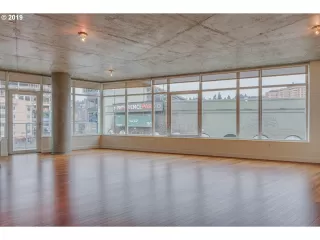 Photo #5: 20508602 Listing