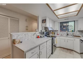 Photo #5: 20509271 Listing