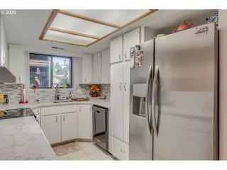 Photo #6: 20509271 Listing