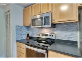 Photo #4: 20510915 Listing