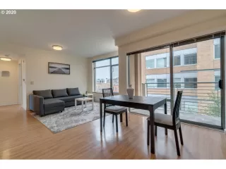 Photo #5: 20510915 Listing