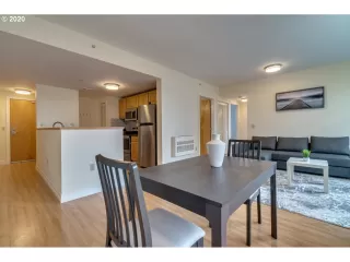 Photo #6: 20510915 Listing