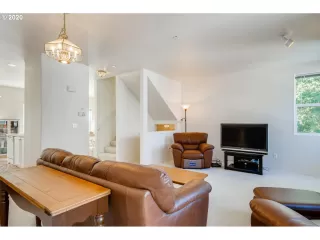 Photo #5: 20511875 Listing