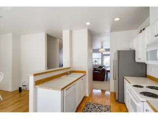 Photo #6: 20511875 Listing