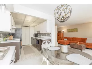 Photo #2: 20511945 Listing