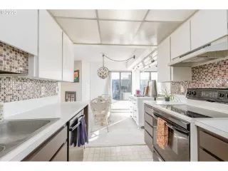 Photo #4: 20511945 Listing