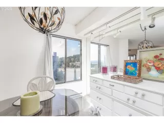 Photo #5: 20511945 Listing