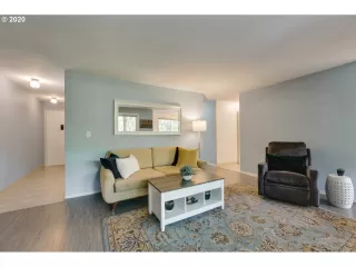 Photo #5: 20512298 Listing