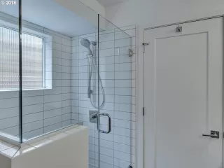 Photo #4: 20512621 Listing