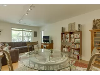 Photo #6: 20512664 Listing 