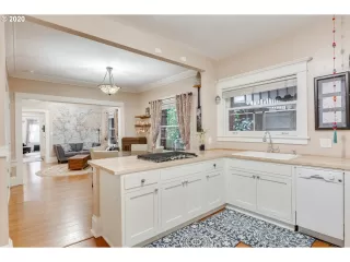 Photo #6: 20512712 Listing