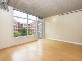 Photo #6: 20513522 Listing