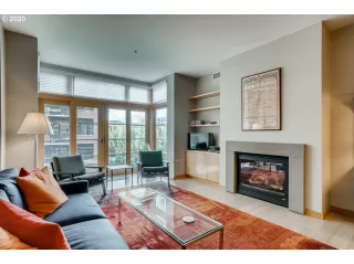 Photo #4: 20514992 Listing