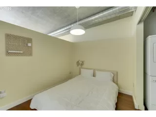 Photo #4: 20515135 Listing