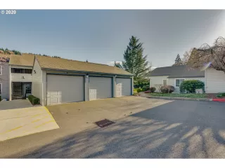 Photo #5: 20516034 Listing