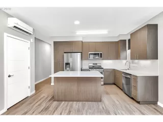 Photo #5: 20516227 Listing