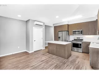 Photo #6: 20516227 Listing