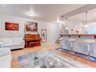 Photo #4: 20516587 Listing