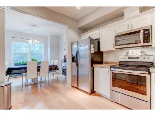Photo #6: 20516587 Listing