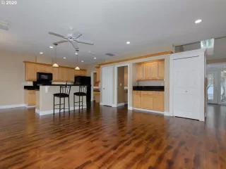 Photo #4: 20516927 Listing