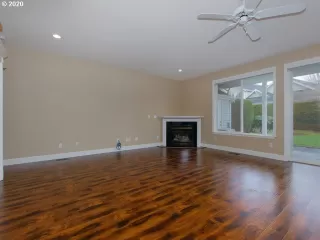 Photo #6: 20516927 Listing