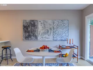 Photo #6: 20516929 Listing