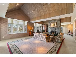 Photo #4: 205173824 Listing