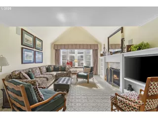 Photo #5: 205173824 Listing