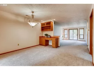 Photo #5: 20517553 Listing