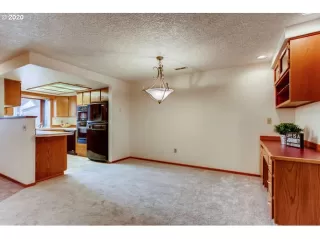 Photo #6: 20517553 Listing