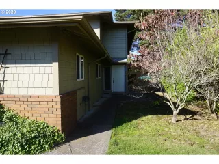 Photo #3: 20518972 Listing