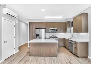 Photo #5: 20519114 Listing