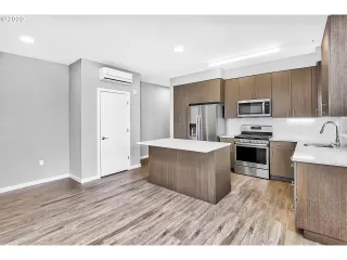 Photo #6: 20519114 Listing