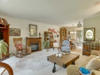 Photo #4: 20519966 Listing