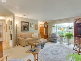 Photo #6: 20519966 Listing