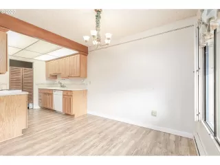 Photo #6: 20520168 Listing