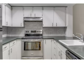 Photo #6: 20520879 Listing 