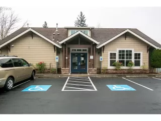 Photo #6: 20521178 Listing