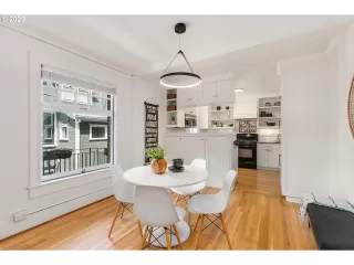 Photo #4: 20521555 Listing