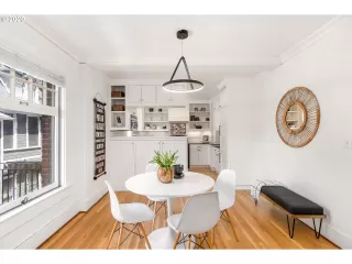 Photo #5: 20521555 Listing