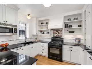 Photo #6: 20521555 Listing