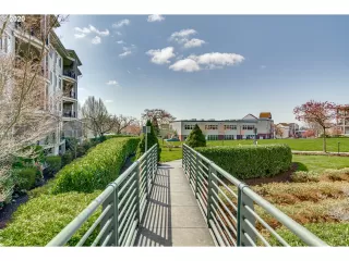 Photo #4: 20521687 Listing