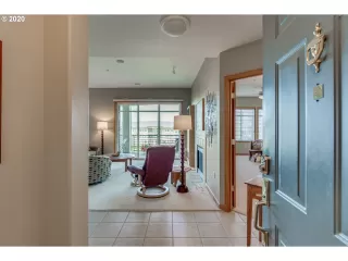 Photo #5: 20521687 Listing