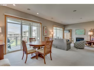 Photo #6: 20521687 Listing