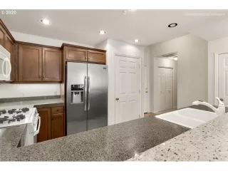 Photo #5: 20521725 Listing